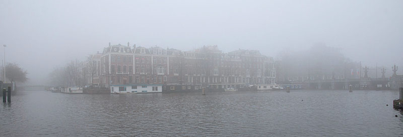 Mlha v Amsterdamu